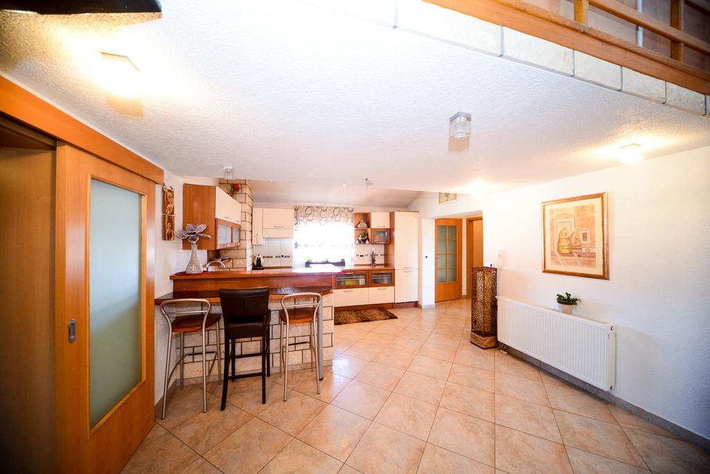 Apartman Ksenija Zara Esterno foto