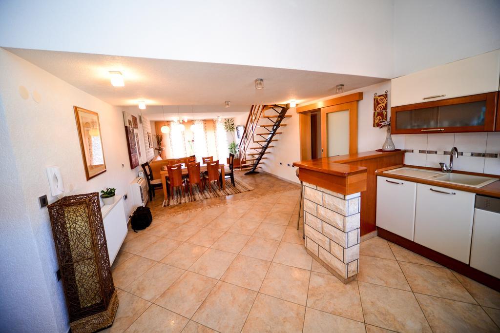 Apartman Ksenija Zara Esterno foto
