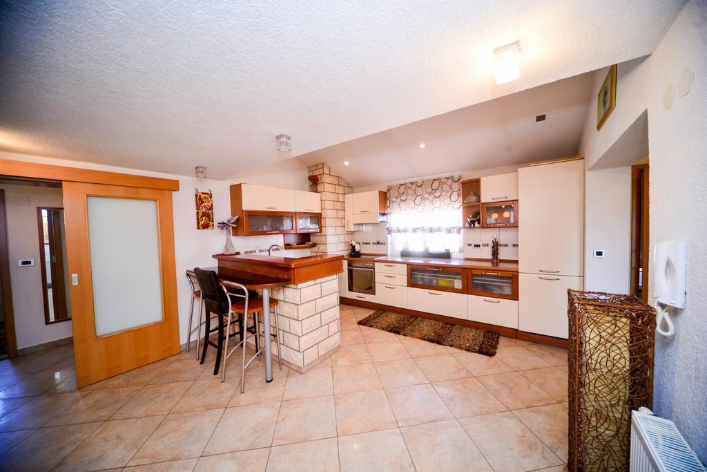 Apartman Ksenija Zara Esterno foto