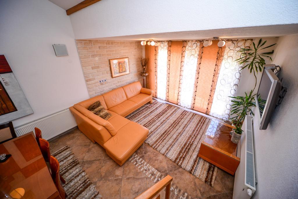 Apartman Ksenija Zara Esterno foto